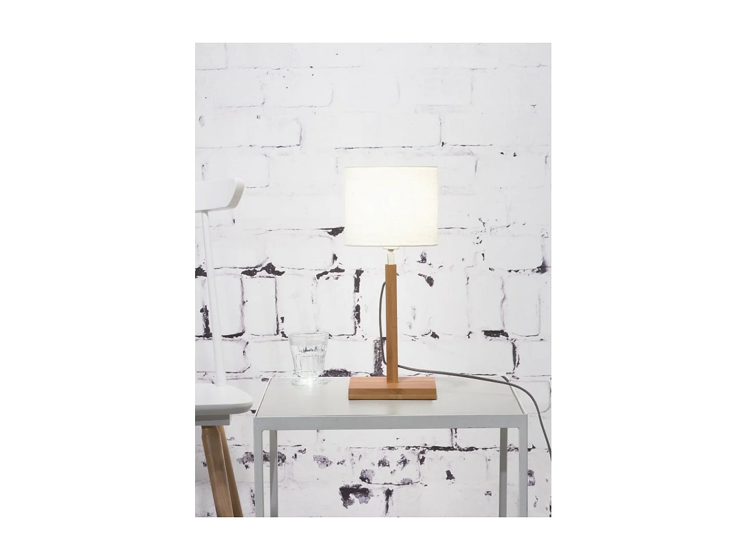 Lampe de table tige en bambou marron et abat-jour blanc
