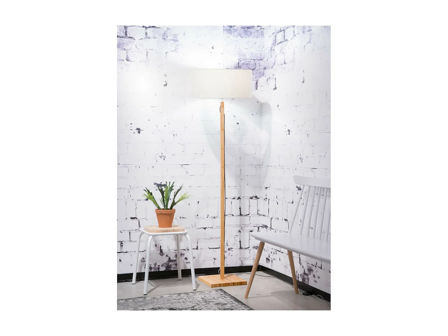 Lampadaire tige de bambou marron et abat-jour crème