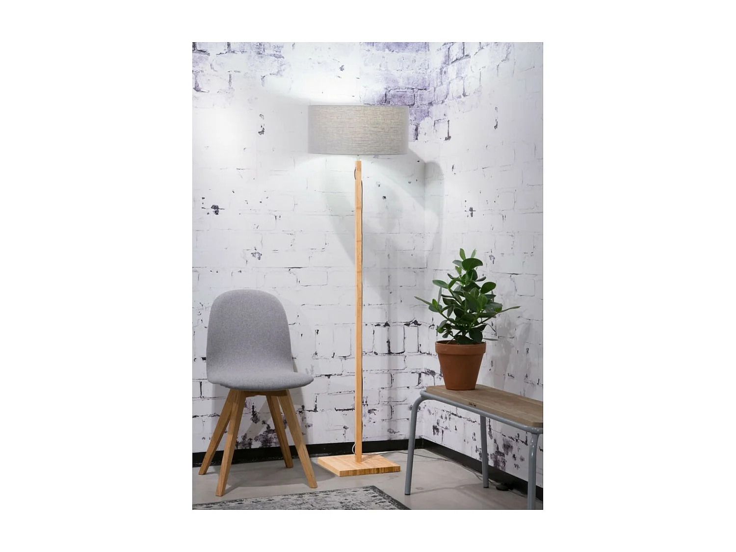 Lampadaire tige en bambou marron et abat-jour gris