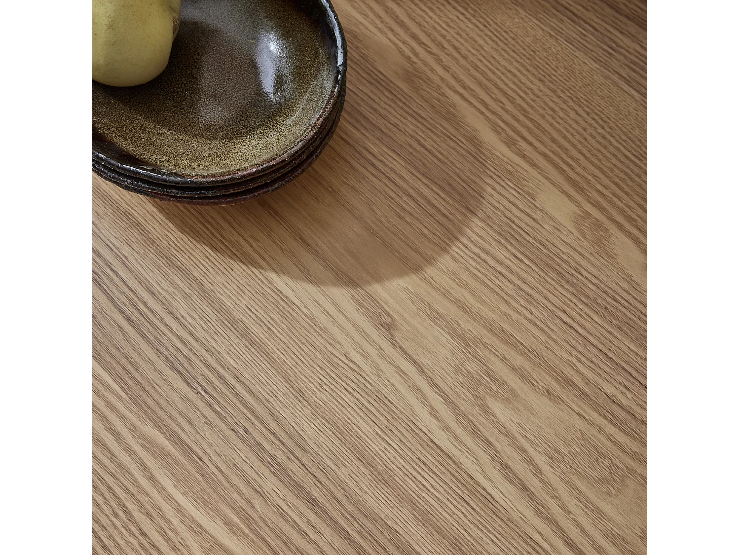 Table basse vintage effet table d'école en décor bois et métal noir avec 1 étagère