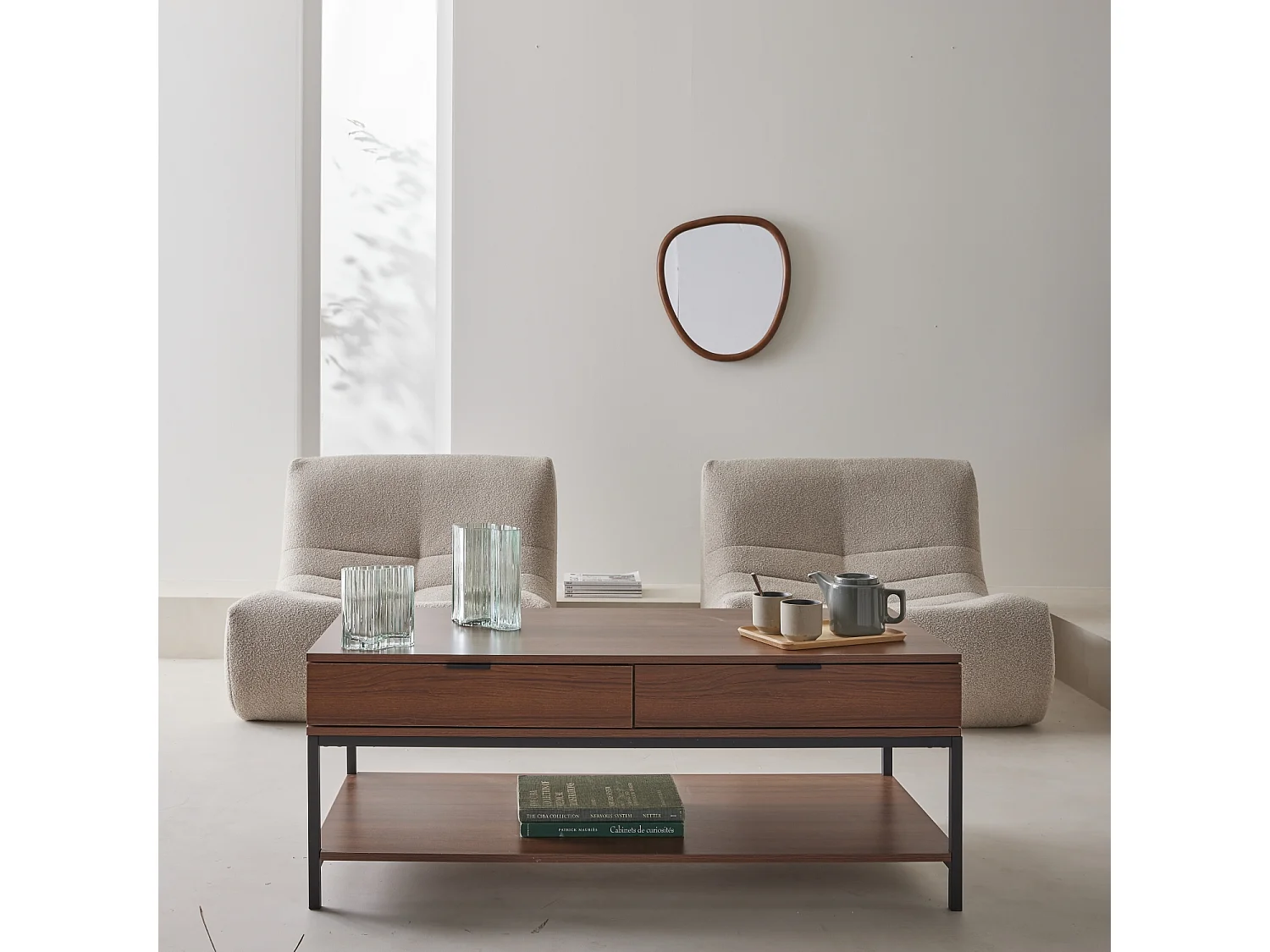 Table basse coloris noyer avec pieds et poignée en métal noir - 2 tiroirs et 1 étagère