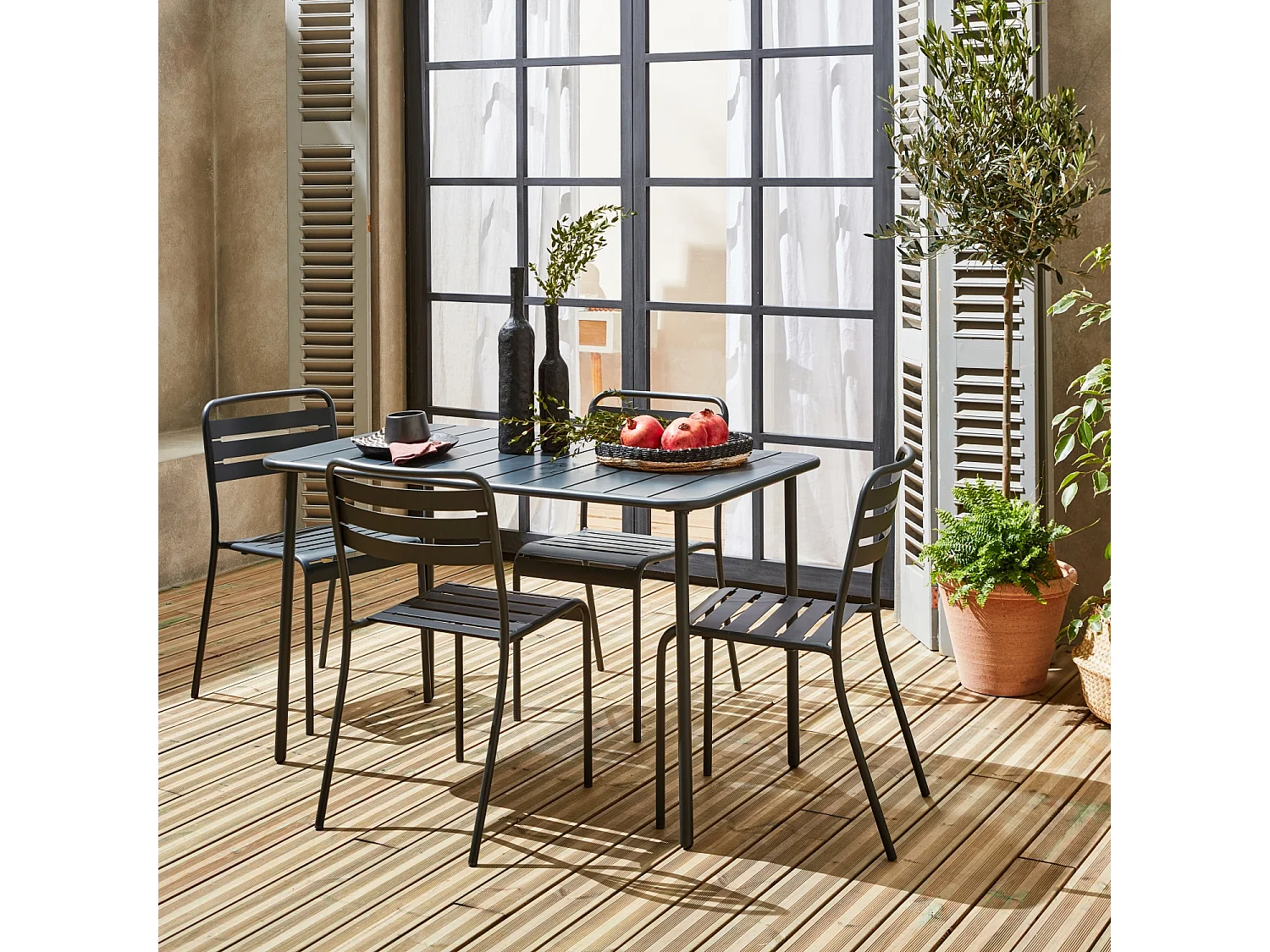 Table de jardin métal + 4 assises anthracite en acier. Amelia. 120 x 70 x 72.5 cm