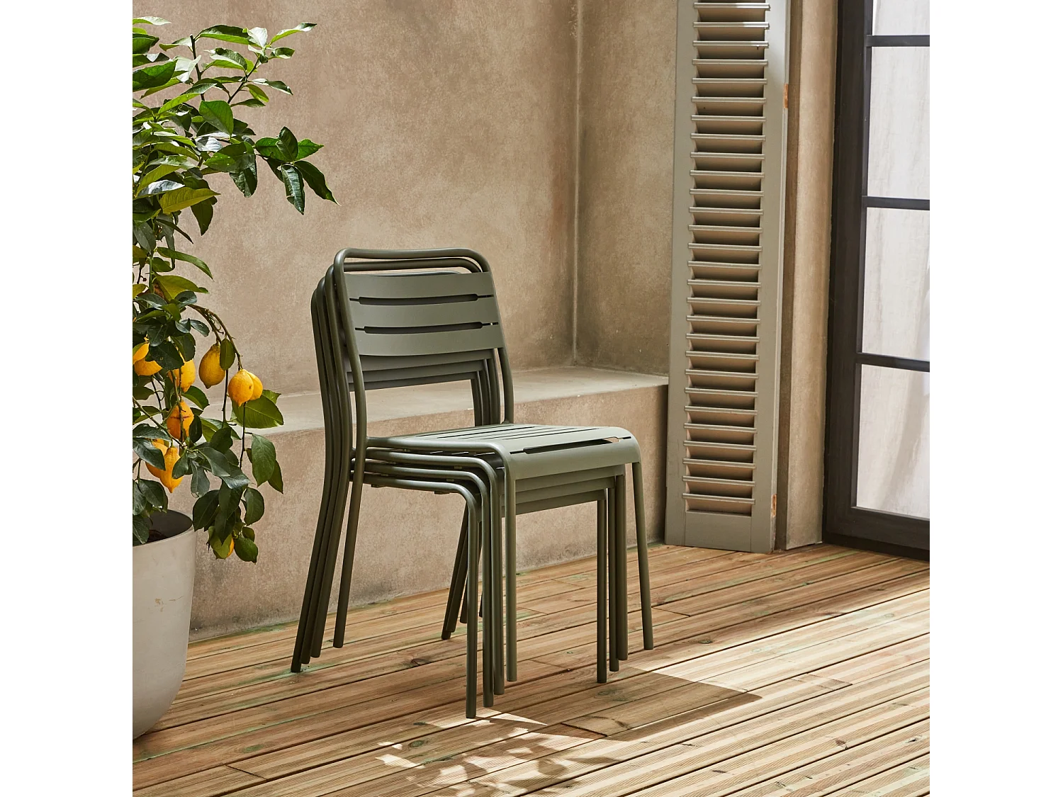 Table de jardin métal + 6 assises kaki Amélia traitement antirouille. lattes et bords arrondis