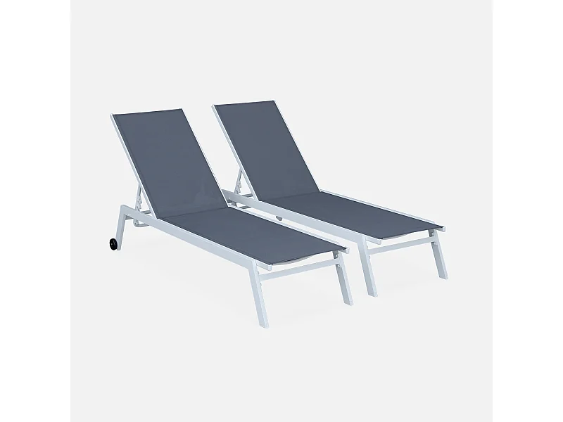 Lot de 2 bains de soleil ELSA en aluminium blanc et textilène gris. transats multi positions avec roulettes