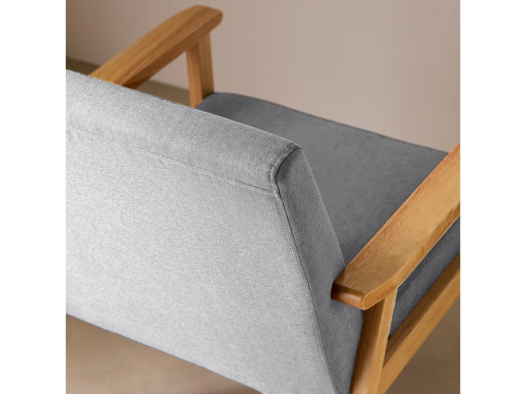 Fauteuil scandinave en bois et tissu gris clair. Isak. L 64 x P 69.5 x H 73cm