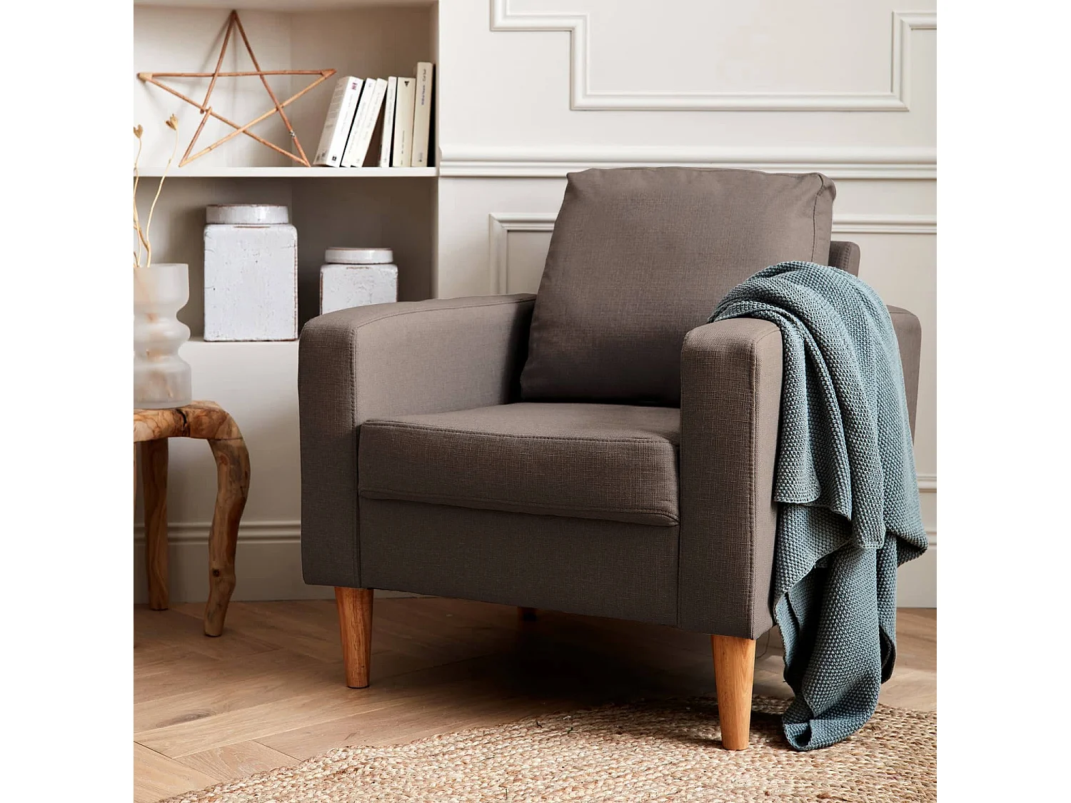 Poltrona scandinava in legno e tessuto, marrone