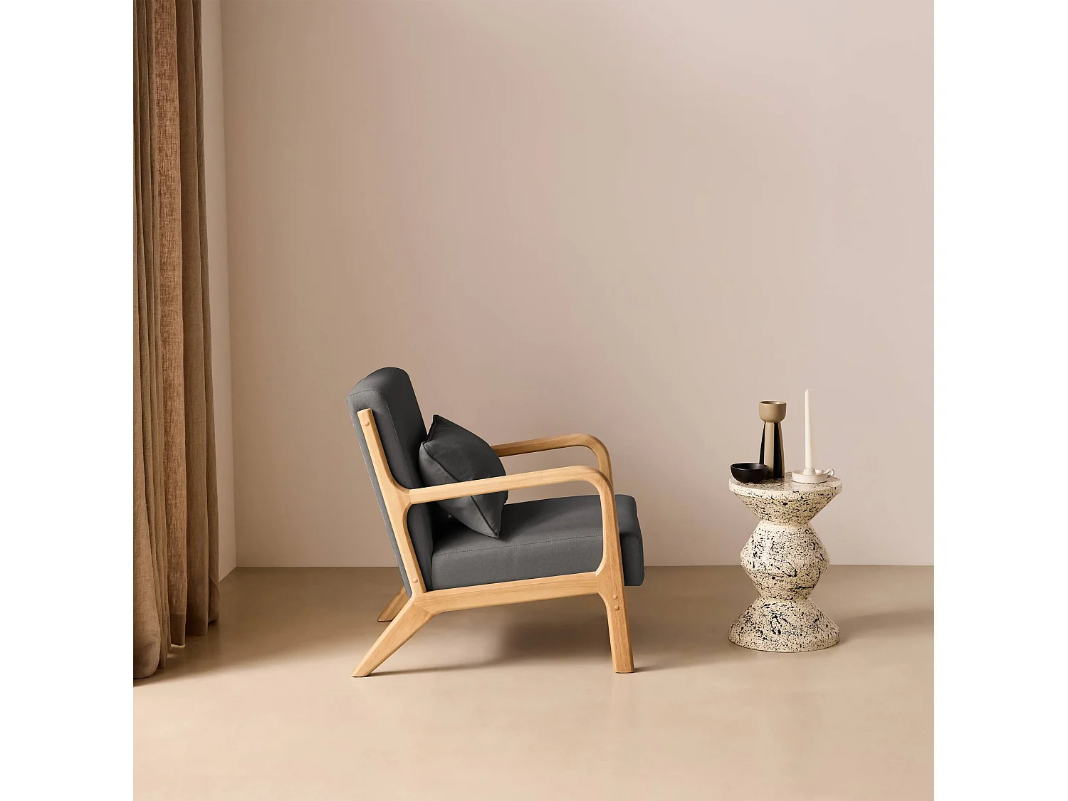 Poltrona scandinava in legno e tessuto con braccioli Grigio scuro - 65x80x79 cm