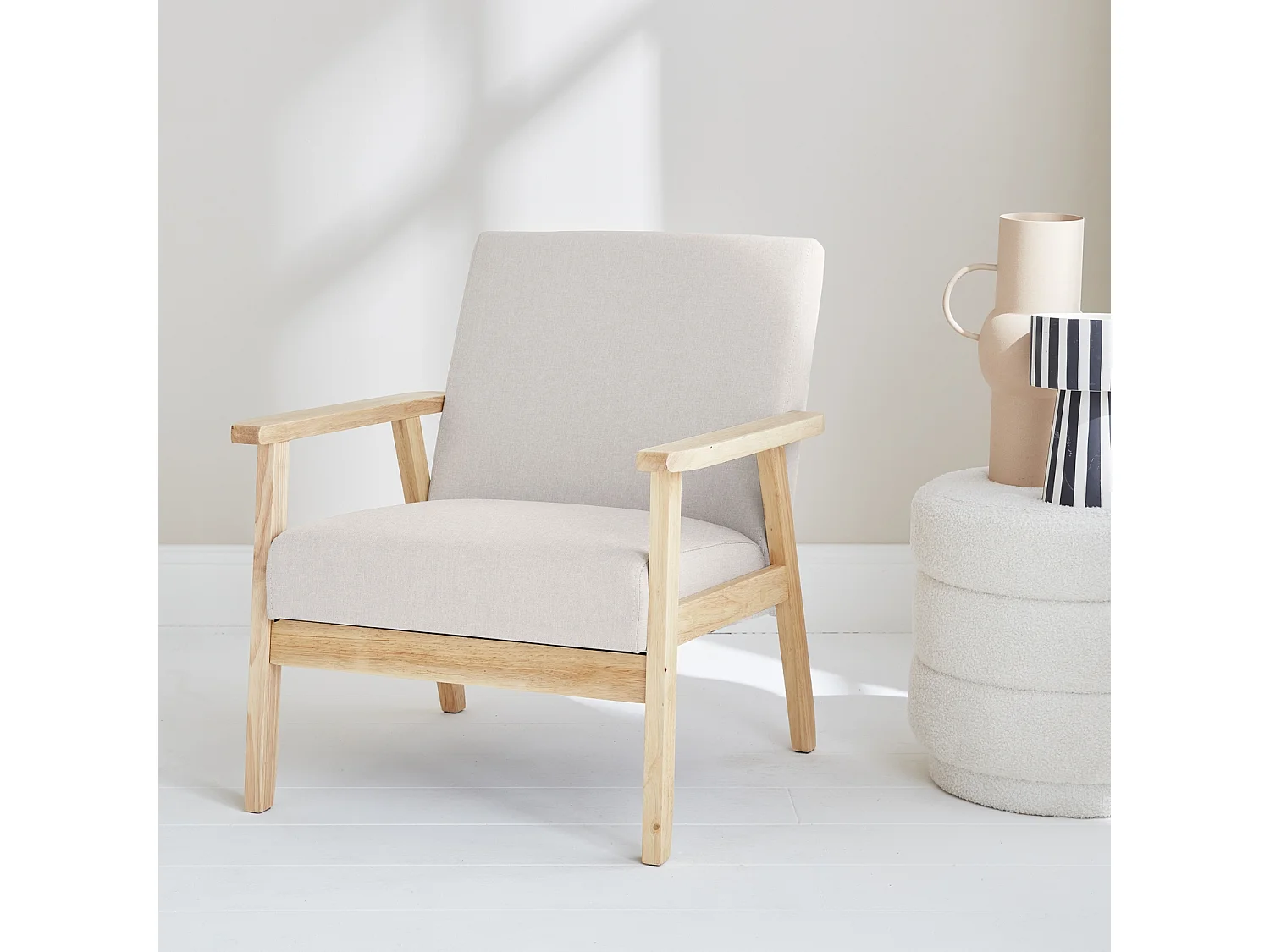 Poltrona scandinava in legno e tessuto, crema