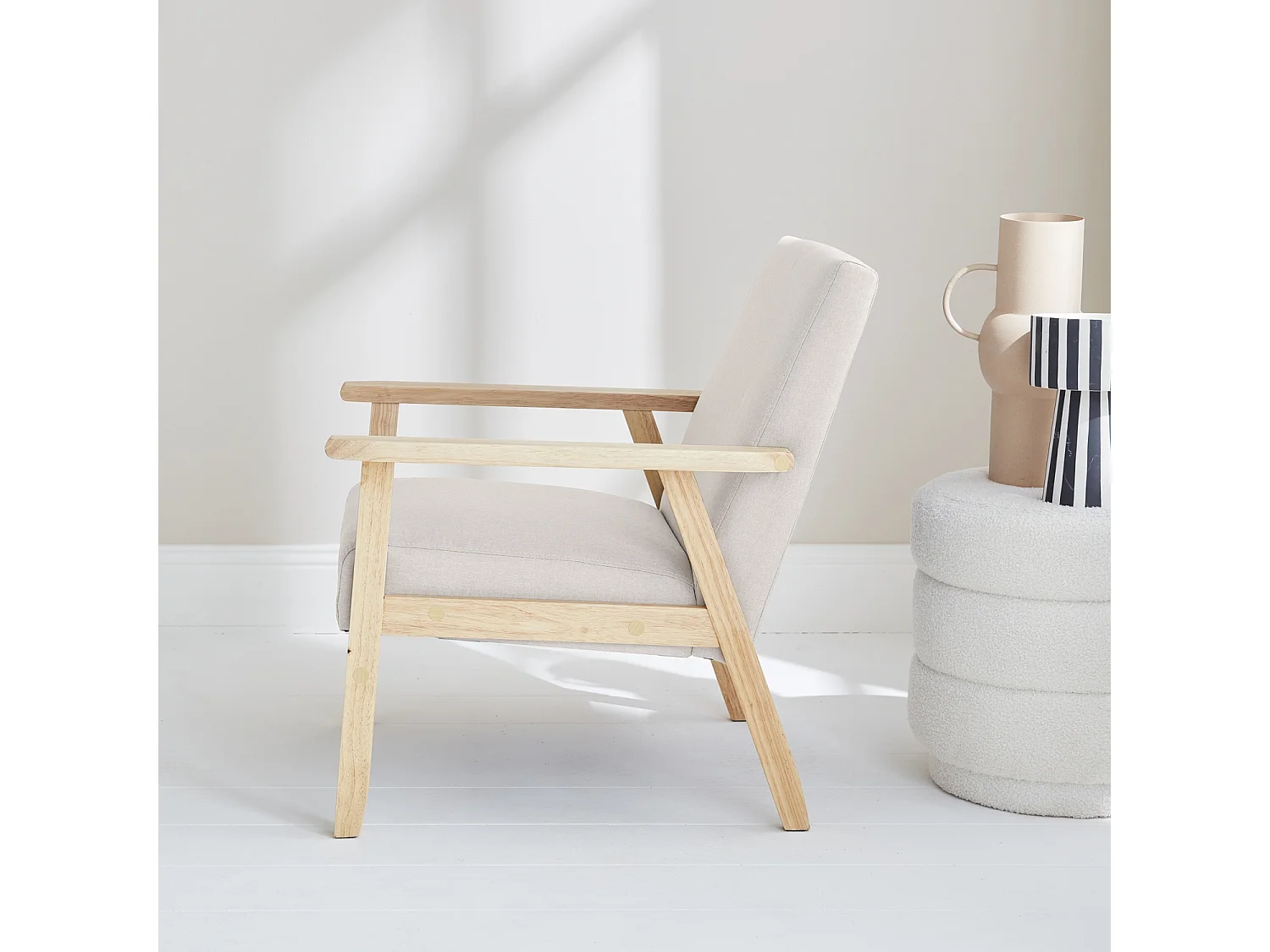 Poltrona scandinava in legno e tessuto, crema