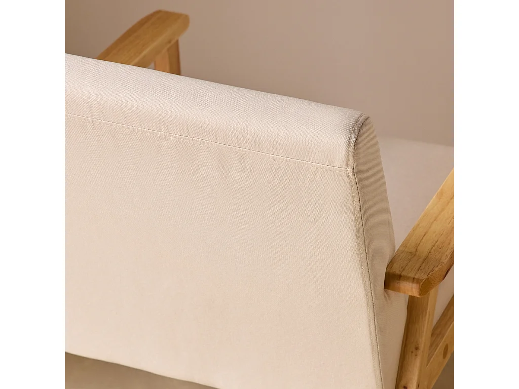 Fauteuil scandinave en bois et tissu crème. Isak. L 64 x P 69.5 x H 73cm