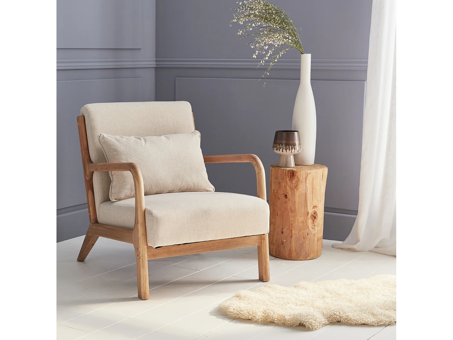 Poltrona scandinava in legno e tessuto con braccioli, beige