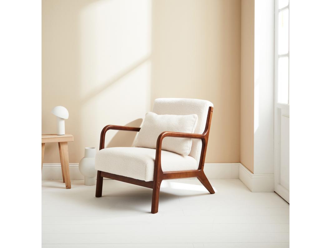 Poltrona scandinava in tessuto riccio e legno di gomma, bianco