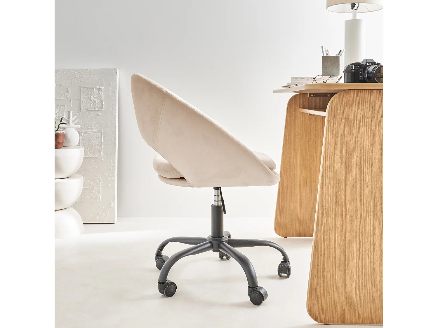 Sedia da ufficio con rotelle in velluto, bianco sporco