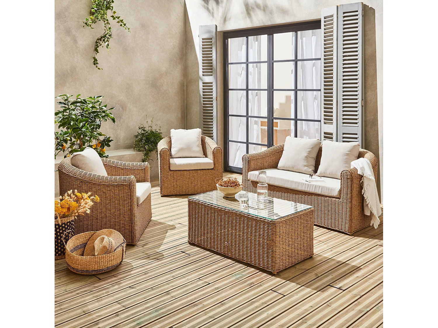 Salon de jardin en résine tressée arrondie 4 places - Valentino Naturel - Coussins beiges. canapé fauteuils table basse