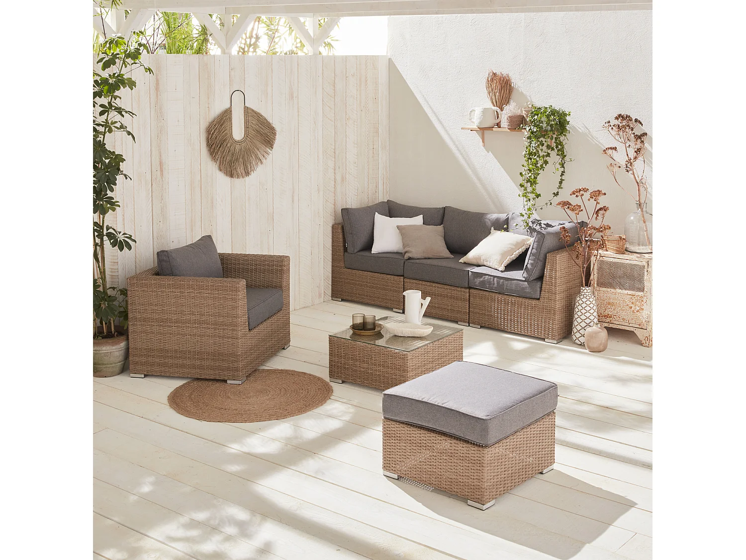 Salon de jardin Premium en résine tressée arrondie – VINCI – Résine naturelle style osier. coussins gris foncé – 5 places. haut de gamme