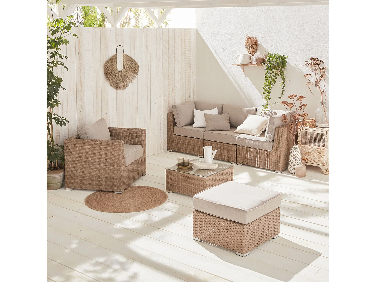 Salon de jardin Premium en résine tressée arrondie – VINCI – Résine naturelle style osier. coussins beiges – 5 places. haut de gamme