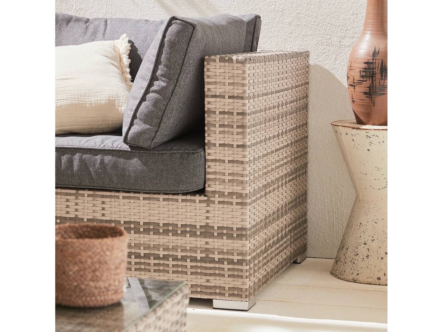 Salon de jardin en résine tressée XXL - Tripoli - Nuances de gris Coussins gris - 12 à 14 places