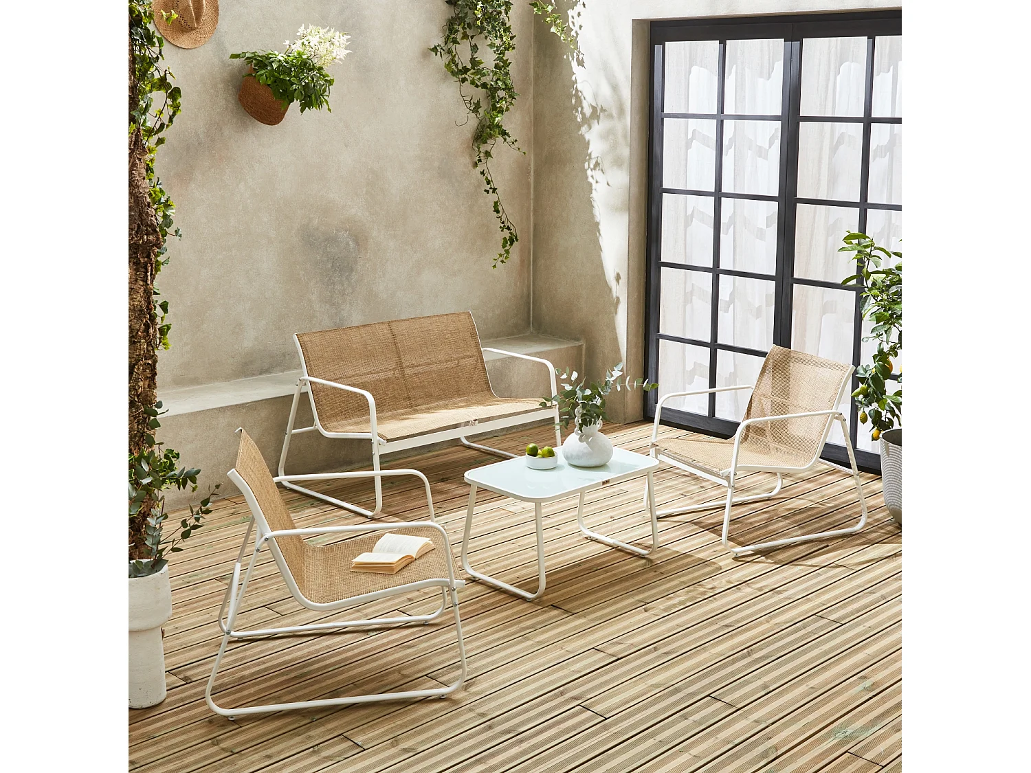 Salon de jardin en métal  et textilène pour 4 personnes. blanc et naturel. design