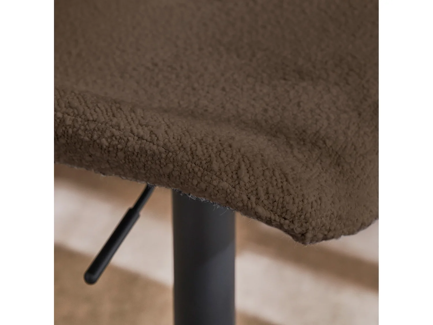 Lot de 2 tabourets de bar réglables - Noah - bouclette texturée taupe - hauteur réglable 60.5/81.5cm . repose-pieds