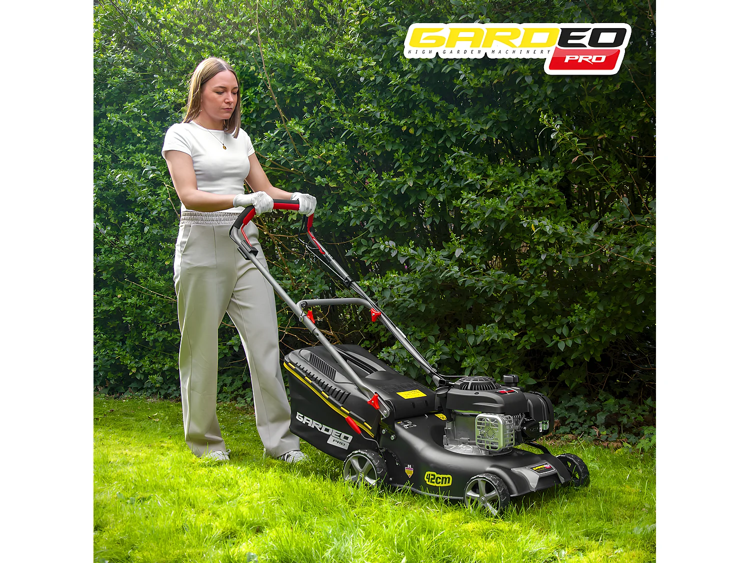 Tondeuse thermique autotractée avec moteur Briggs and Stratton125cc - 42cm livrée avec 2 lames + mulching - Gardeo Pro