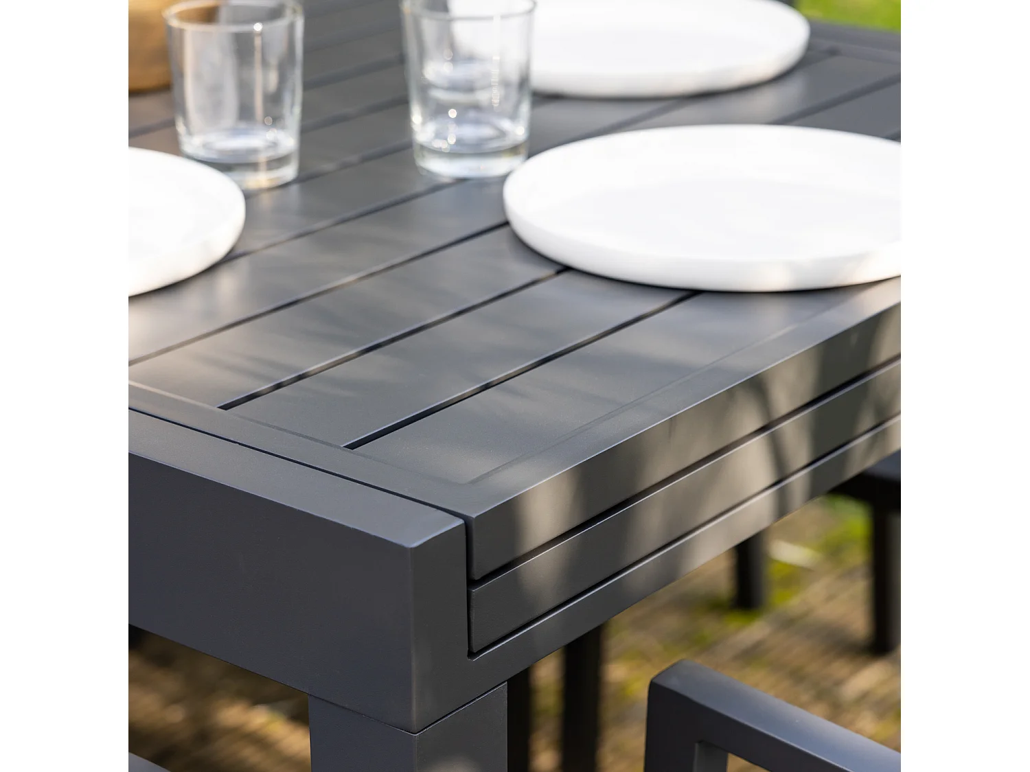 Salon de jardin extensible 10 places de 180/300cm aluminium anthracite VENEZIA - HAPPY GARDEN