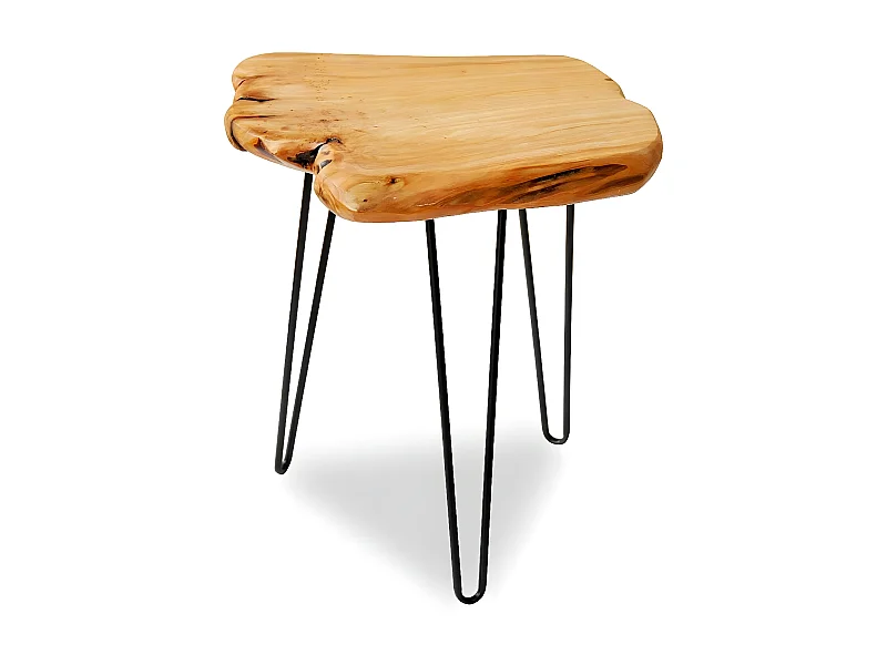 Mesa de centro de design industrial em madeira de cedro e ferro forjado com rebordos