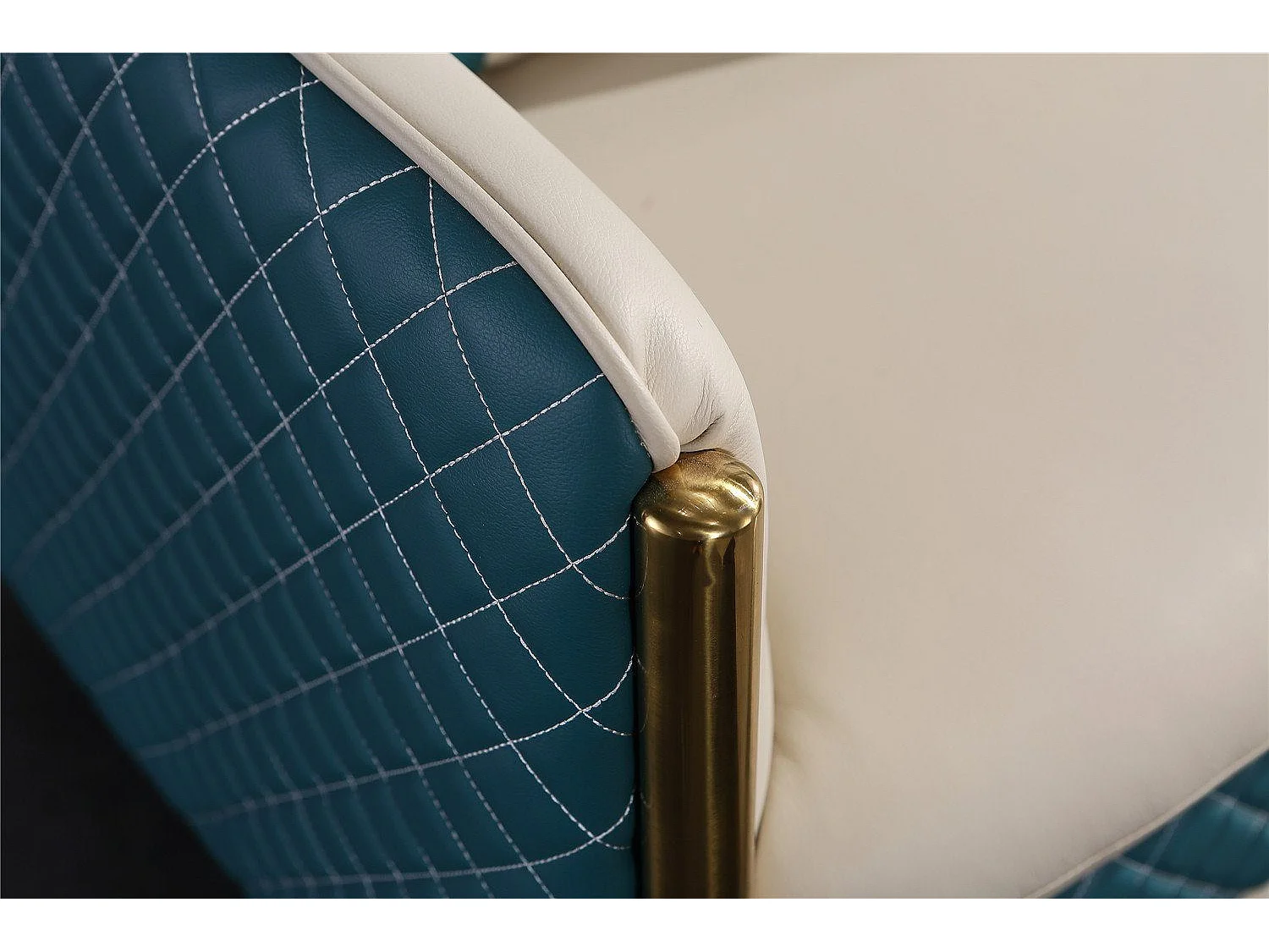 Moderne Sofagarnitur 3+1+1 Sitzer luxus Design Polstermöbel Neu