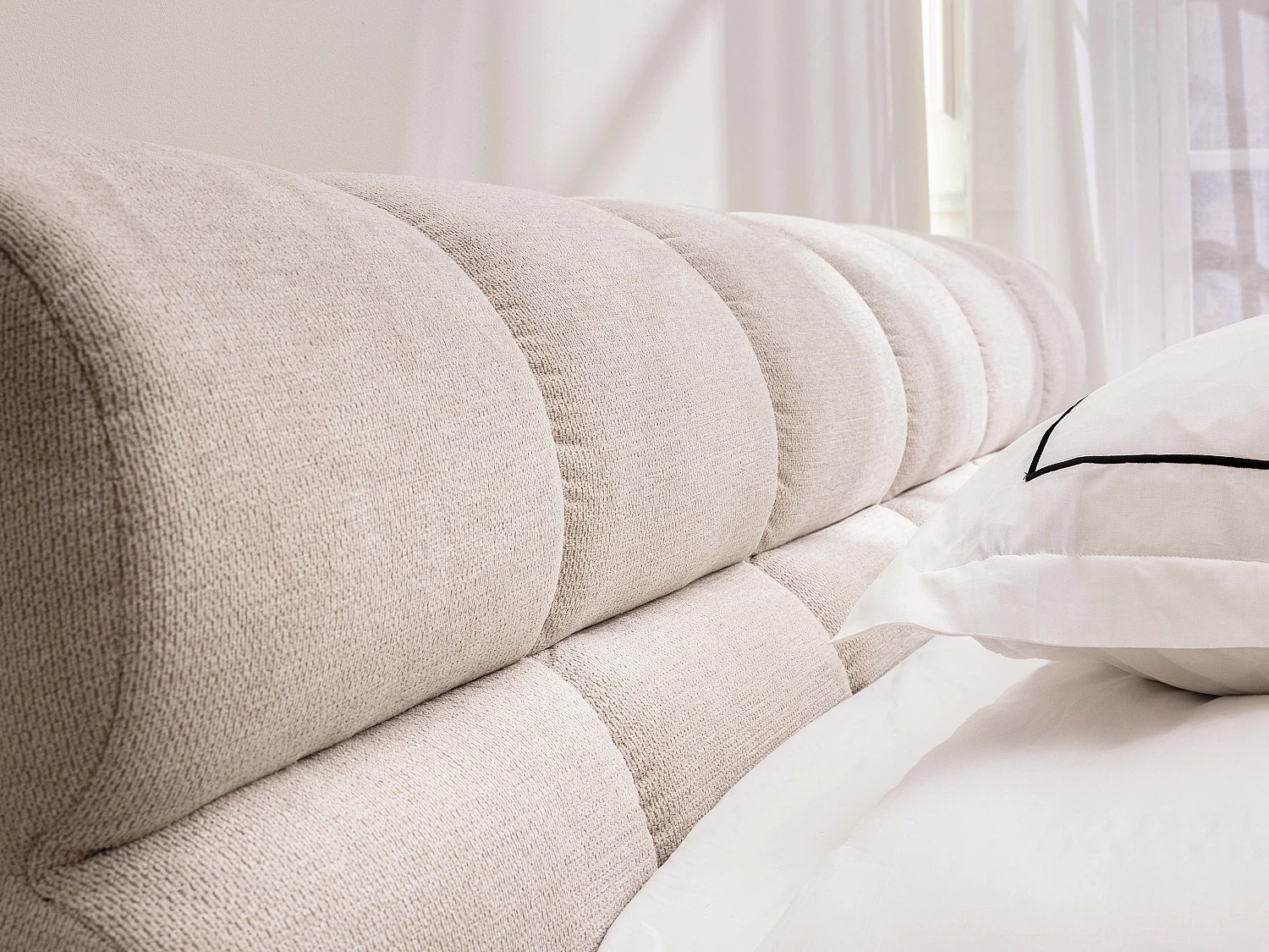 Bed met opbergruimte 180 x 200 cm - Stof - Beige + matras - FORVIK II van Pascal Morabito