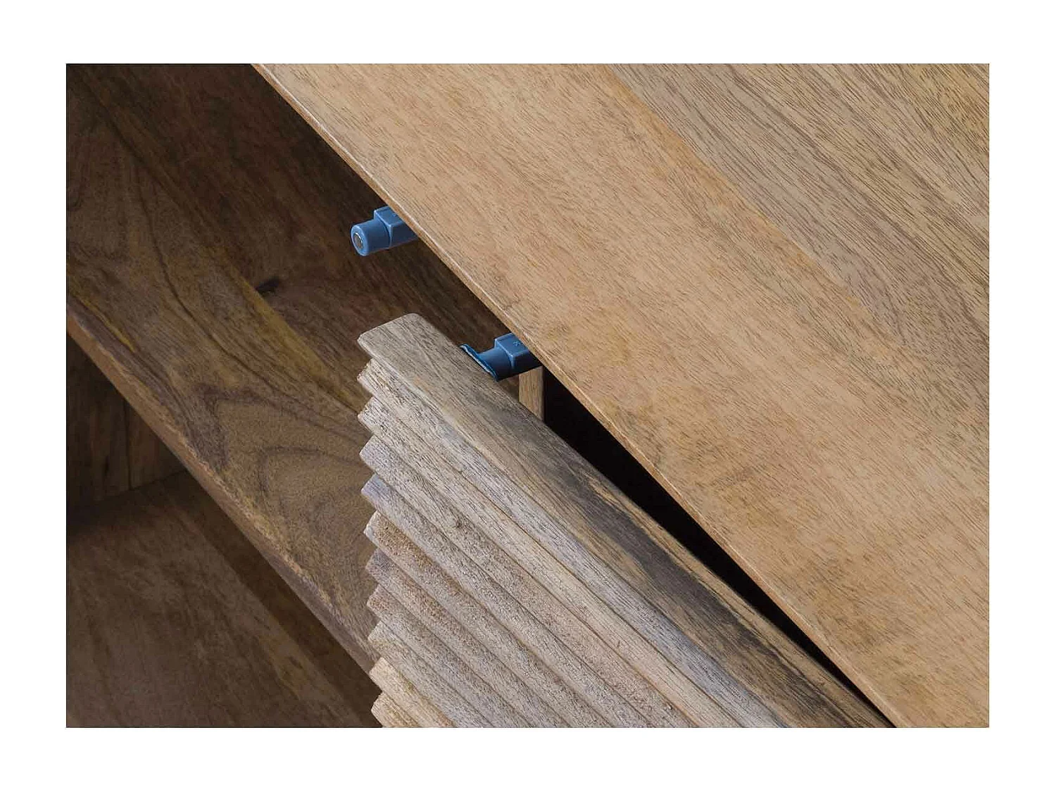 Buffet bas bois sculpté motif géométrique 3P | Manguier Maglan