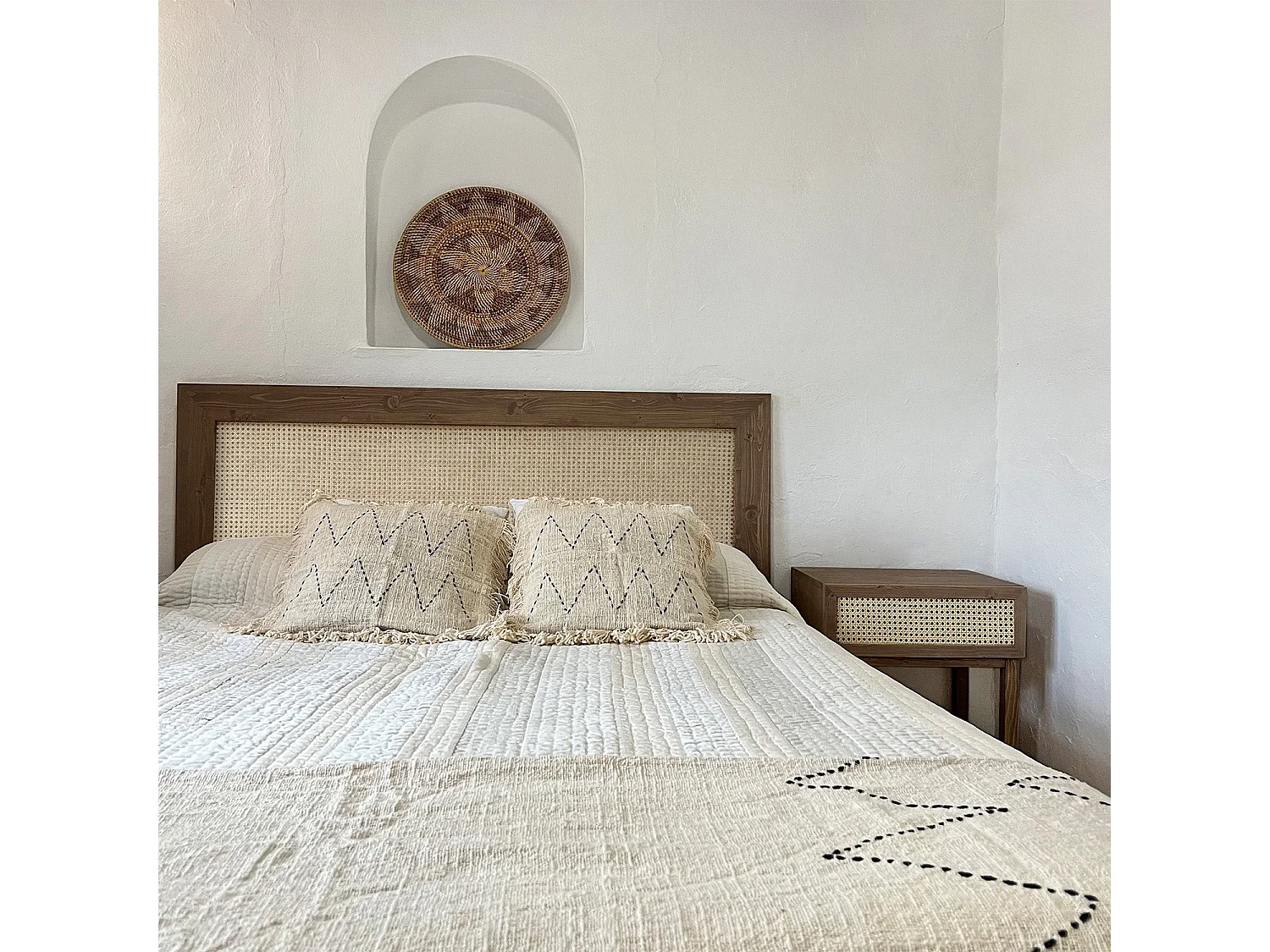 Cabeceira de vime e madeira maciça em cores escuras 140x74cm