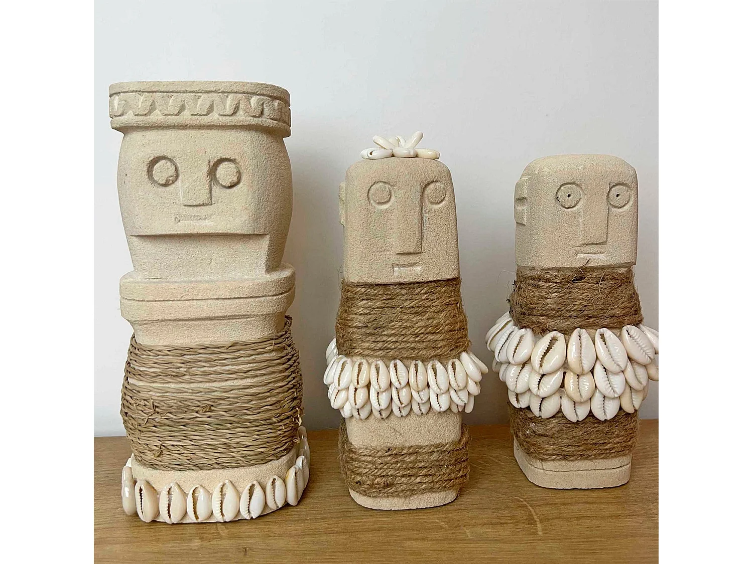 Figura decorativa in pietra con juta e conchiglie 16x7cm