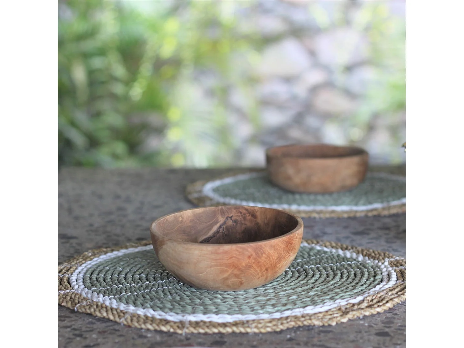 Mantel individual redondo de fibras naturales en tonos verdes 35cm