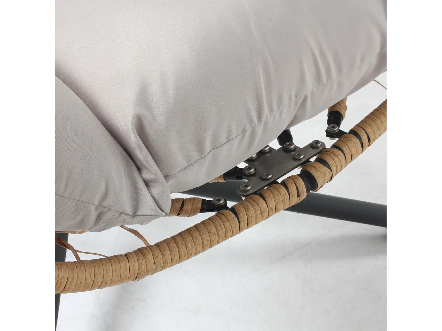 Cadeira suspensa de vime CUZCO com suporte - Resina entrançada, Almofadas macias, Resistente - Natural/Cinza