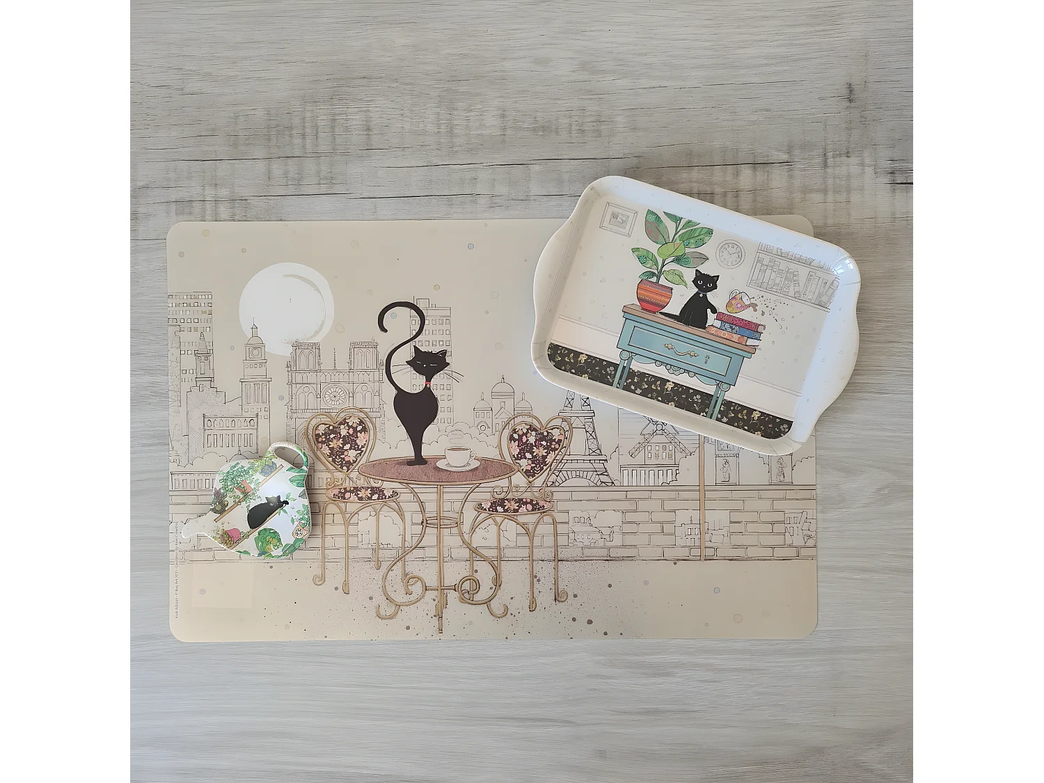 Set de table beige chat sur terrasse parisienne 43 cm