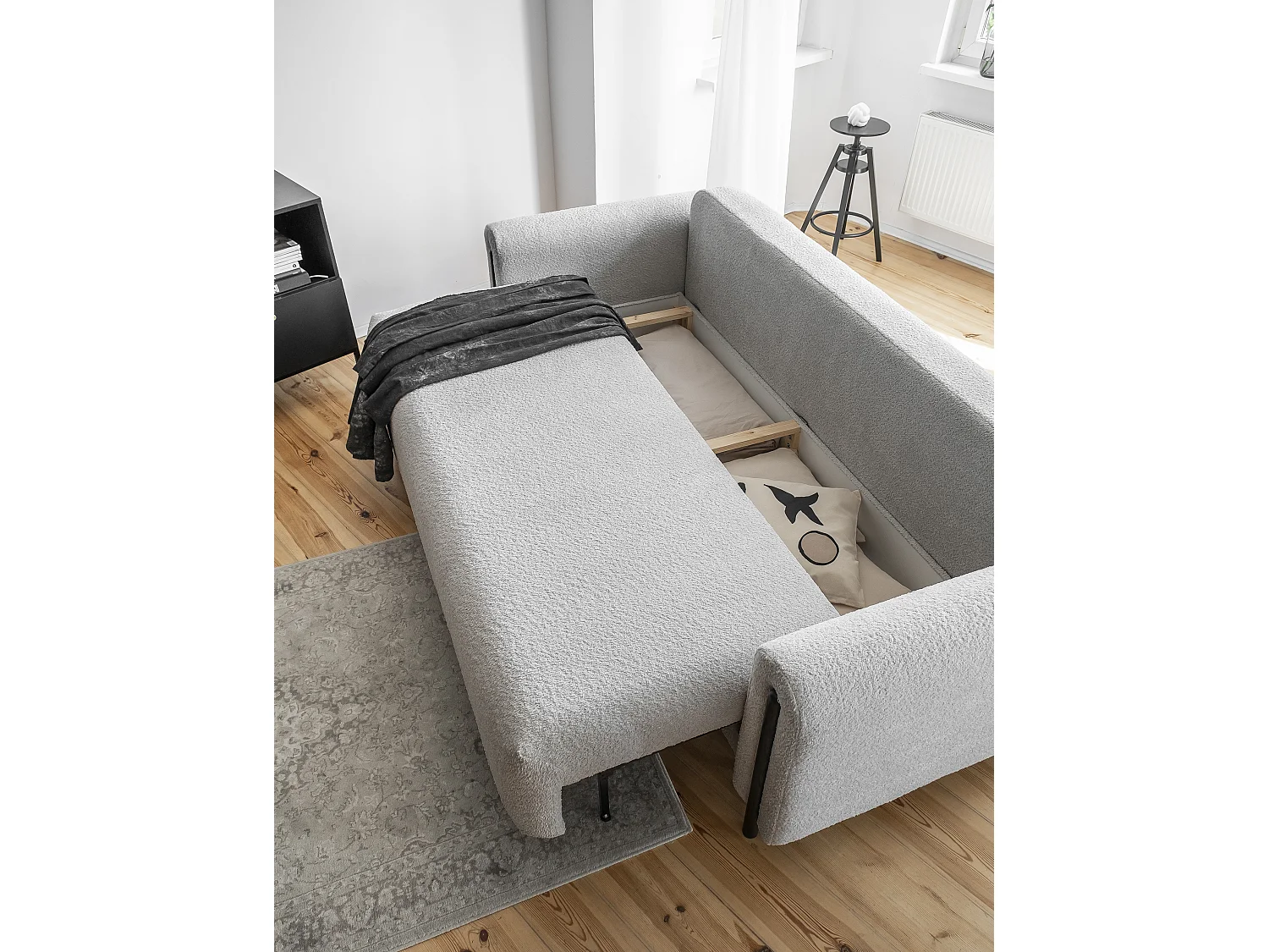 Canapé convertible en tissu bouclette DOVA - Pieds bois massif noir-Gris clair