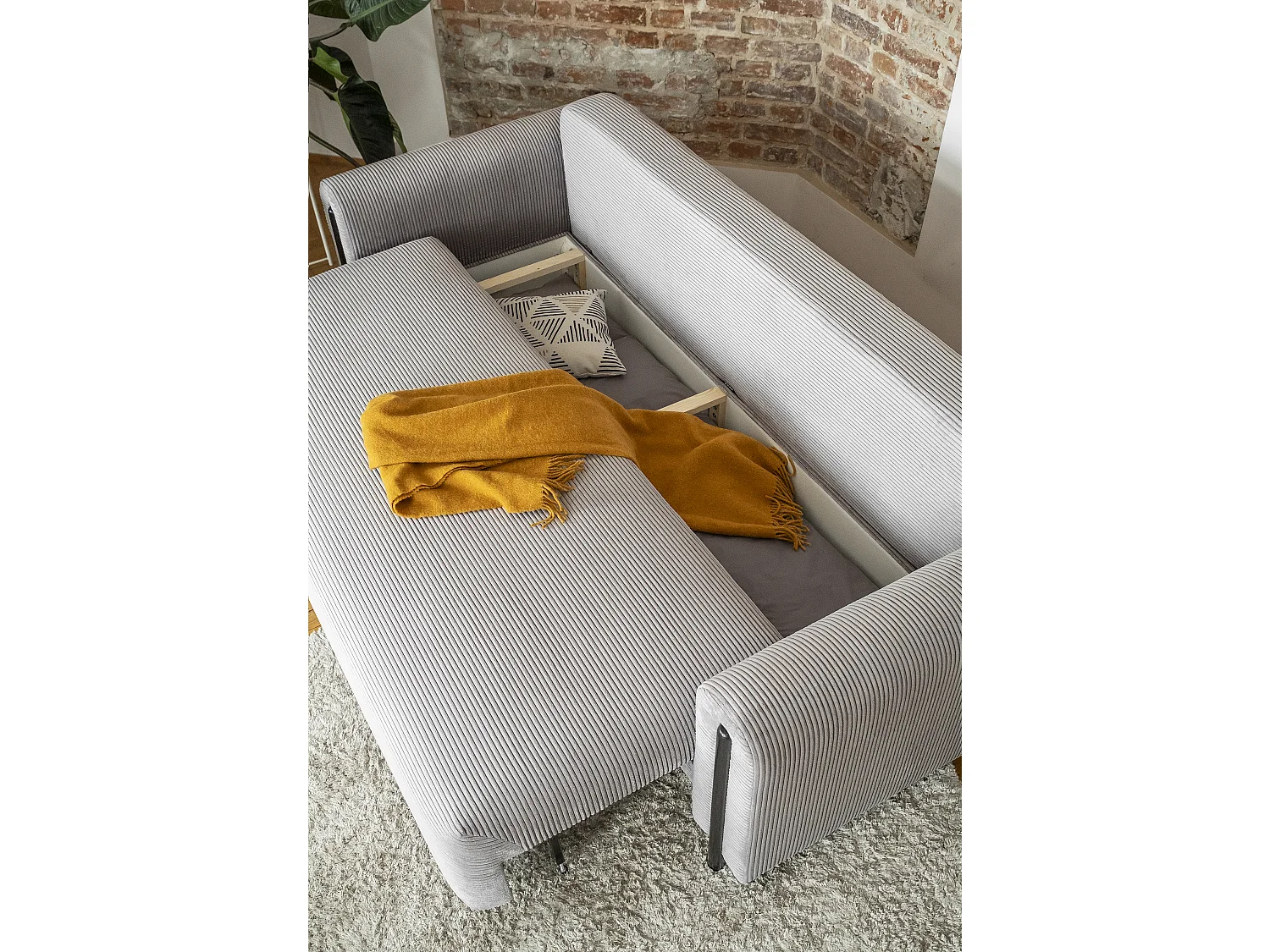 Moderne 4-zitsbank in lusstof en zwarte houten poten Dova 244 cm-Kleur Cementgrijs