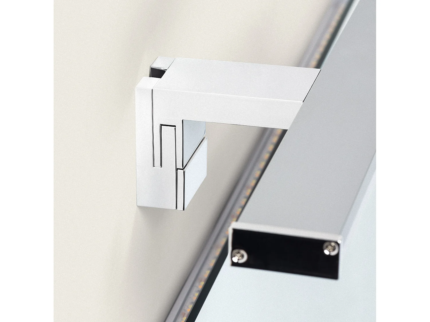 Aplique Espejo Baño 6W Plata Kendari 2700K Blanco Cálido