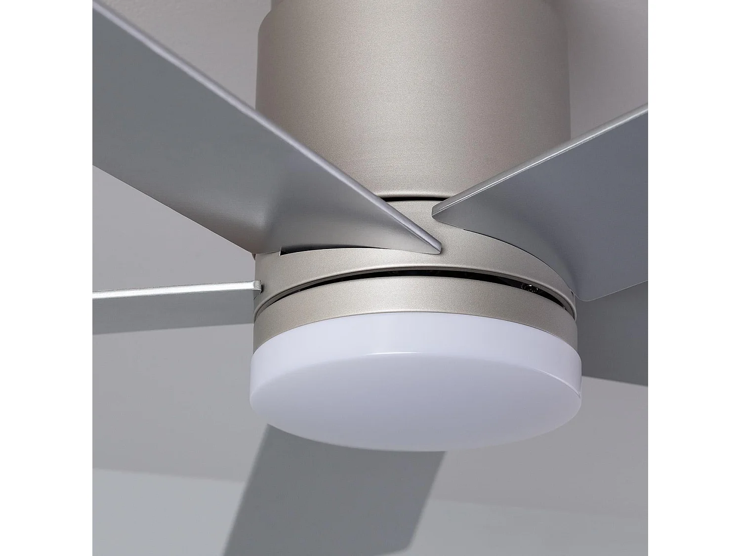 Ventilateur de Plafond Silencieux Flatiron 132 cm Moteur DC Argent  Sans lumière, Télécommande, Wifi: False