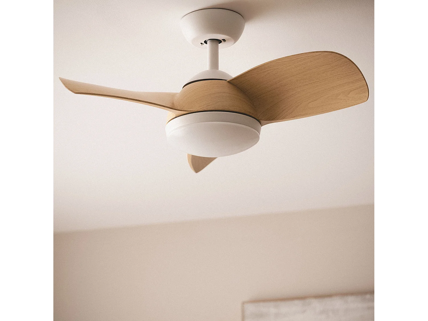 Ventilateur de Plafond Silencieux Poros 35W 76cm Moteur DC Bois blanc  Avec lumière, Télécommande, Wifi: True