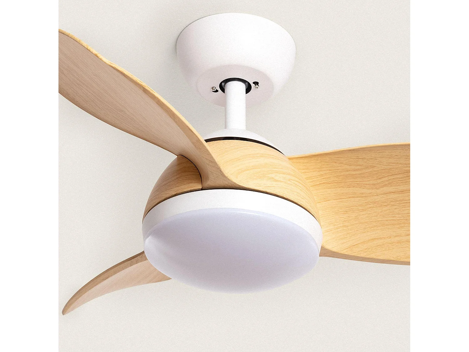 Ventilador de Techo Silencioso Poros 76cm Motor DC Blanco Con Luz Mando a Distancia Wifi: False