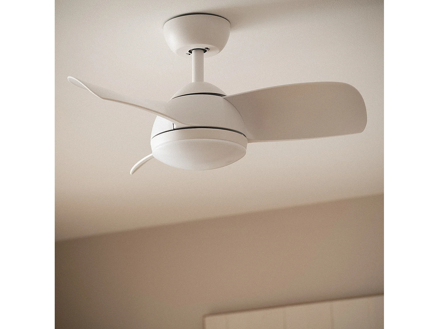 Ventilateur de Plafond Silencieux Poros 35W 76cm Moteur DC Blanc  Avec lumière, Contrôleur mural + télécommande, Wifi: False