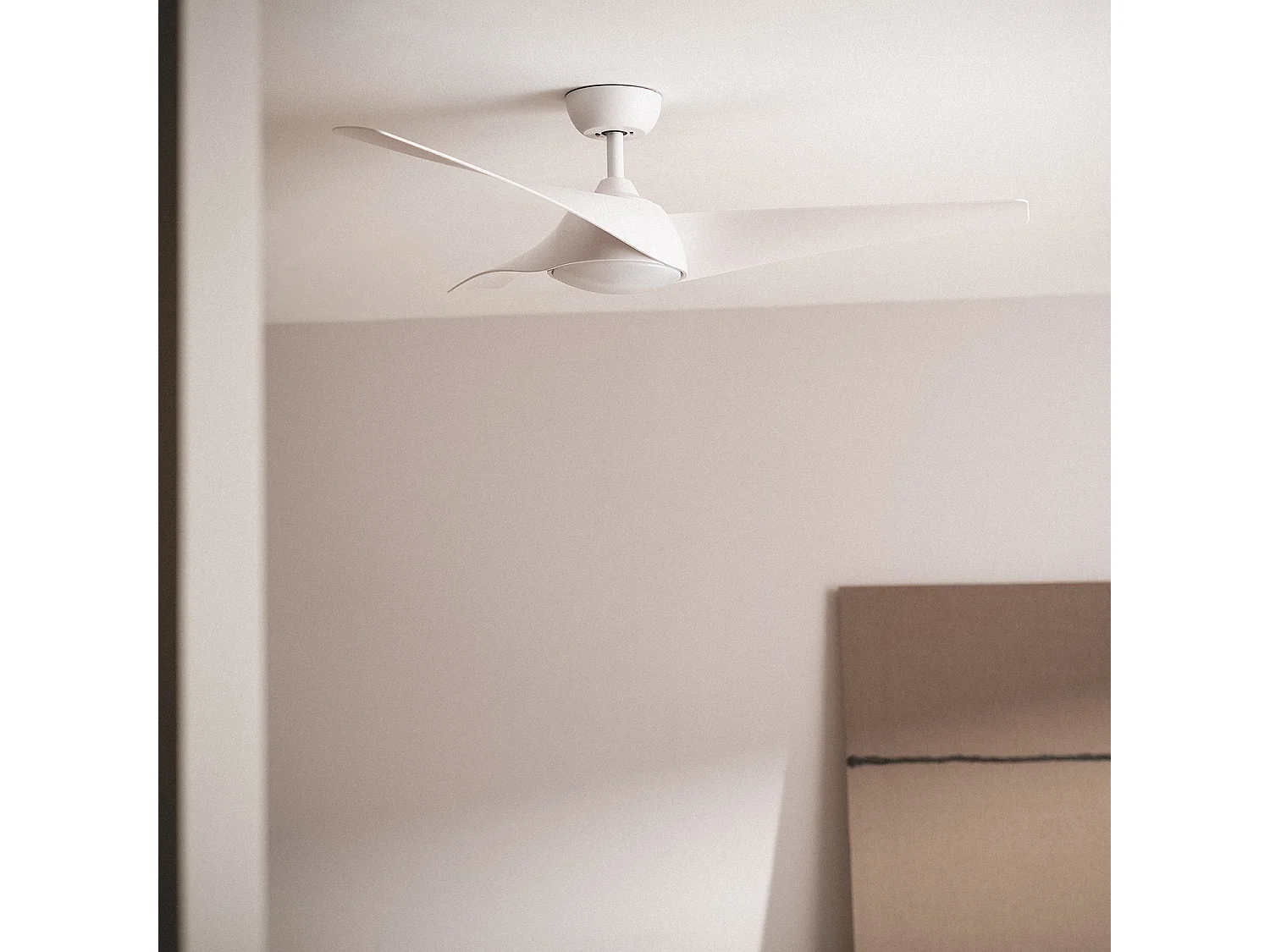 Ventilador de Techo Silencioso Eubea 132cm Motor DC Blanco CCT Con Luz Mando a Distancia Wifi: False