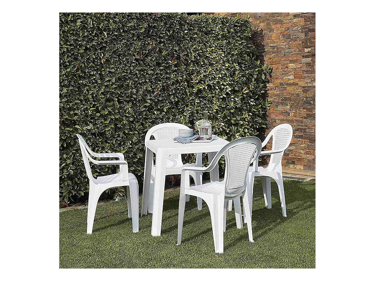 Chaise empilable blanche avec accoudoirs 56x75x79cm O91