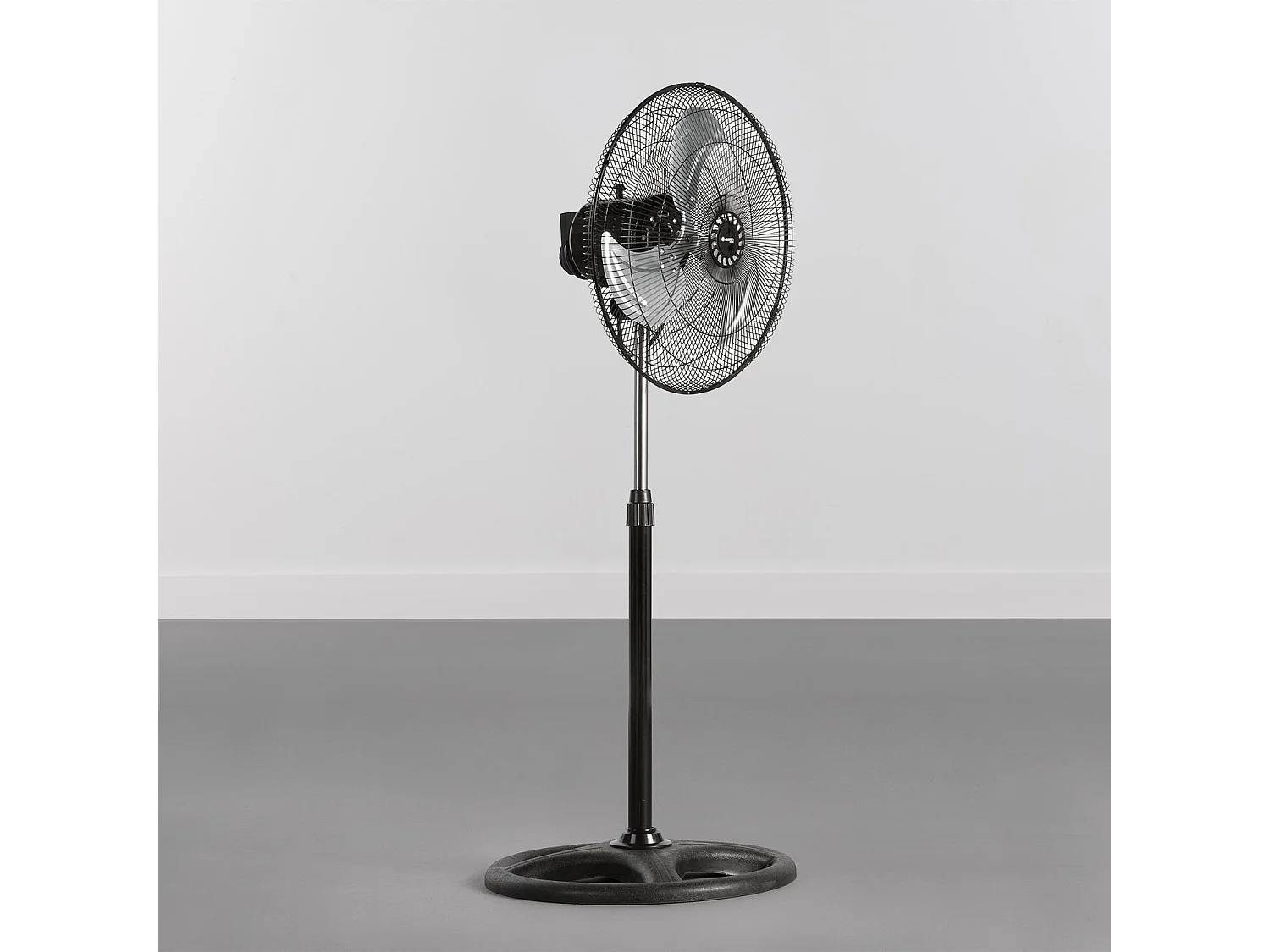 Ventilador de Pie Ø45cm 75W 3 Velocidades Industrial Negro Thinia Home