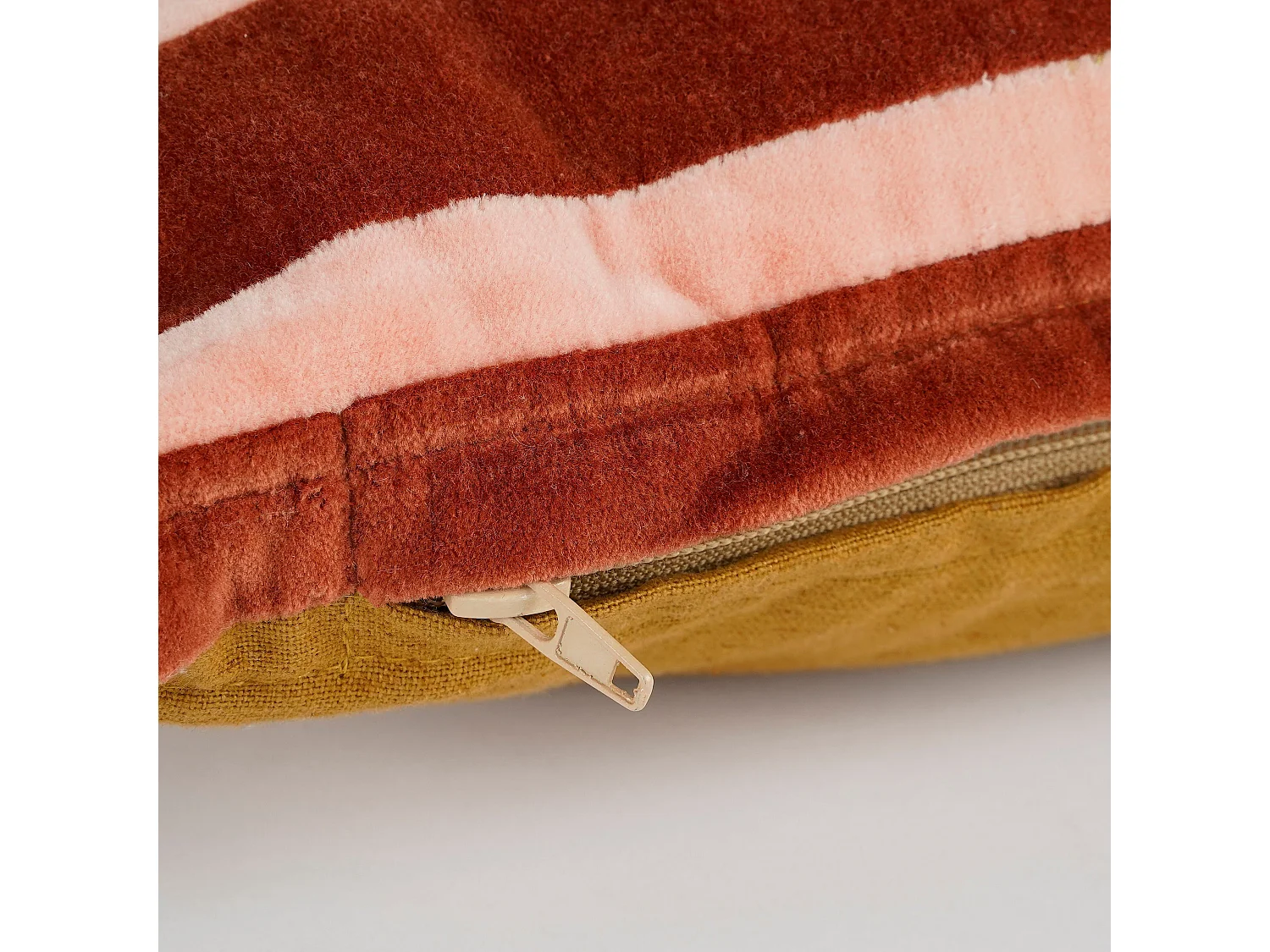 Sierkussen van katoen met katoenen fluwelen patchwork en vulling gerecycled polyester - 55 x 35 x 10 - Roze -