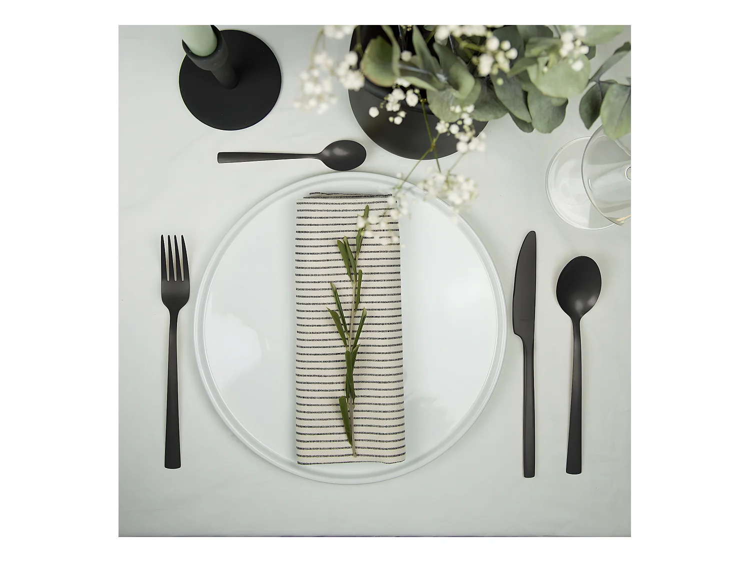 Cubertería Vintage Negra de Acero Inoxidable Mate de 16 Piezas