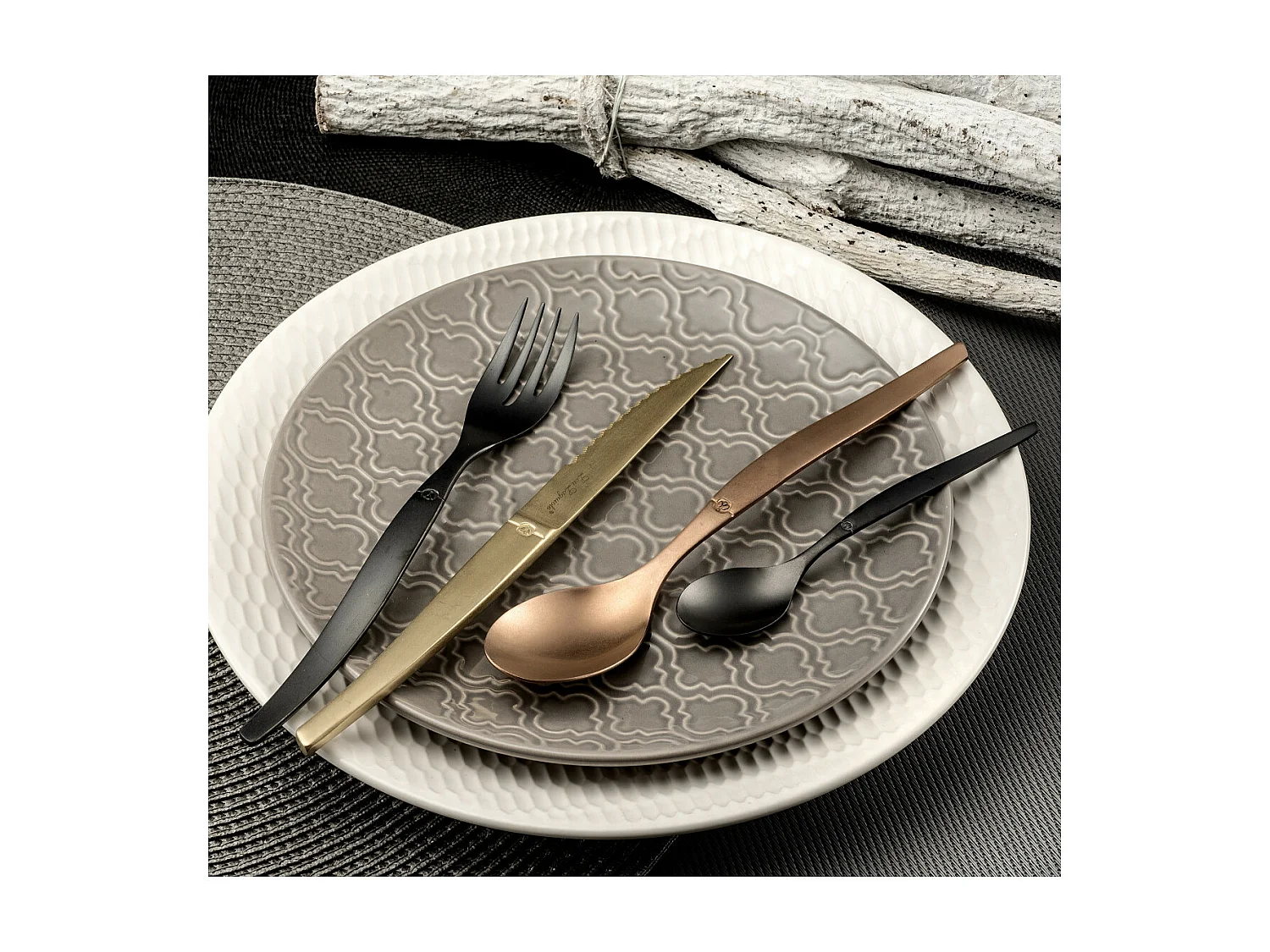 Jet Vintage Noir - Ménagère 16 pièces