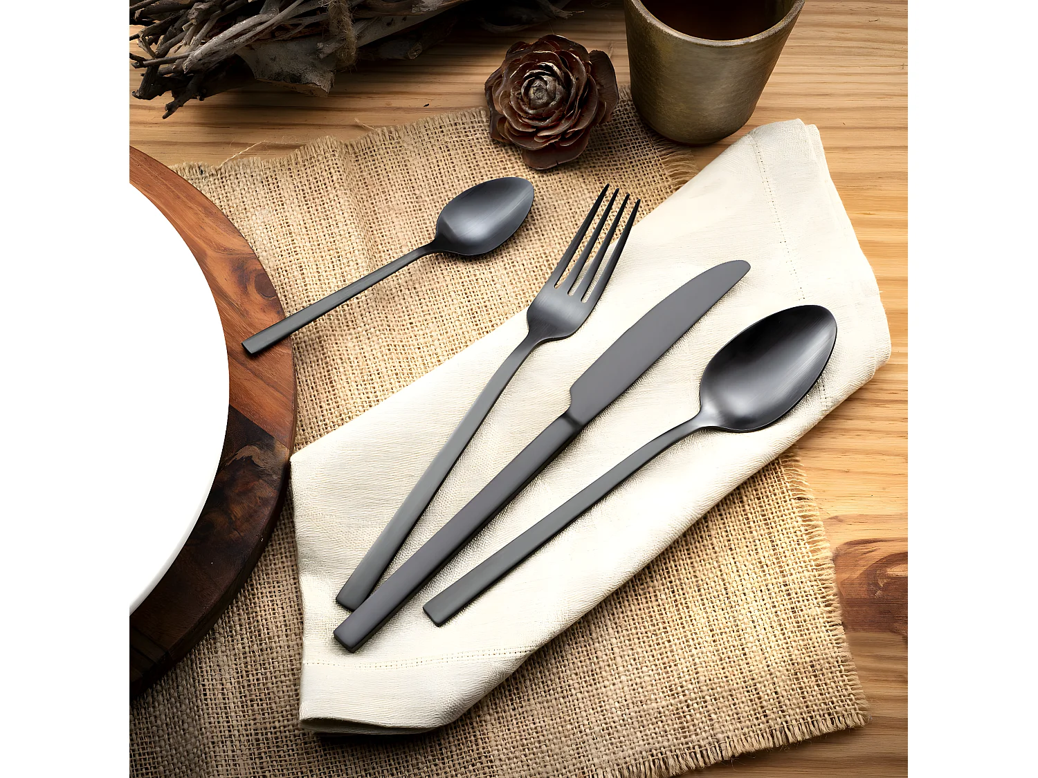 Cubertería 16 piezas Square Negro Acero Inoxidable - Ambiente escandinavo y elegante