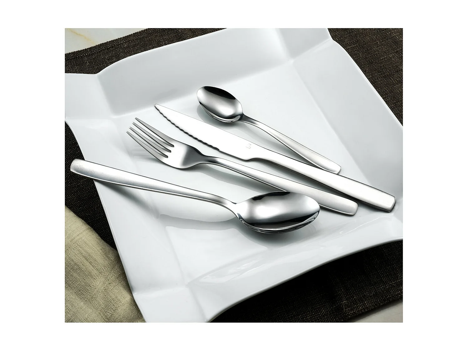 24-elementowy zestaw sztućców Amefa Hôtel ze stali nierdzewnej - Ząbkowane ostrze - Kolekcja Hôtel