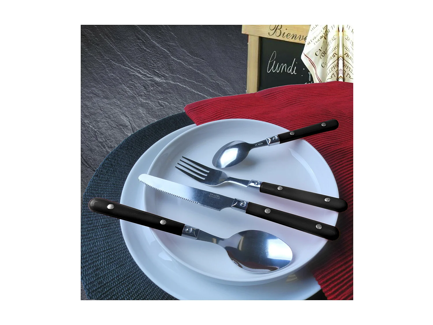 Juego de cubiertos Saxo Noir para 4 personas en tubo triangular